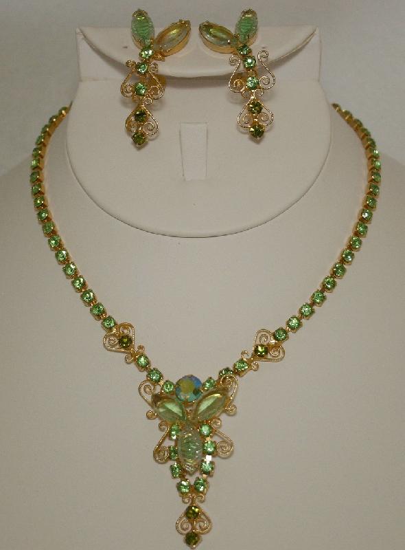 Front view of Green Navettes Givre Earrings Clip