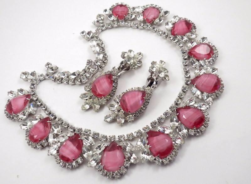 Front view of Pink Pear Givre Earrings Clip