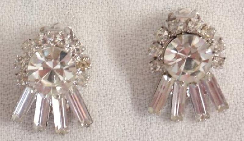 Front view of Clear Baguettes Earrings Clip