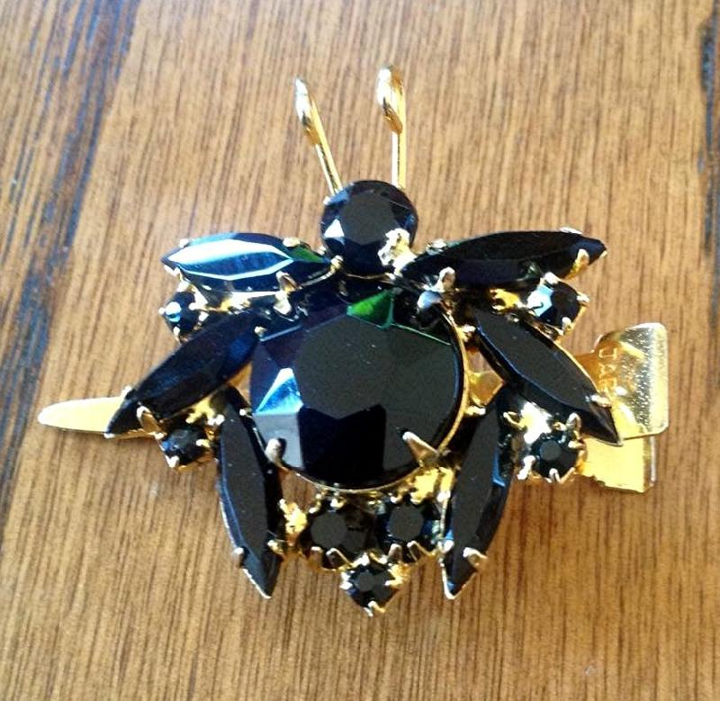 Front view of Black (jet) Navettes Other