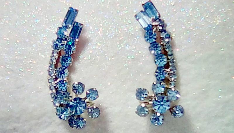 Front view of Blue Baguettes Earrings Clip