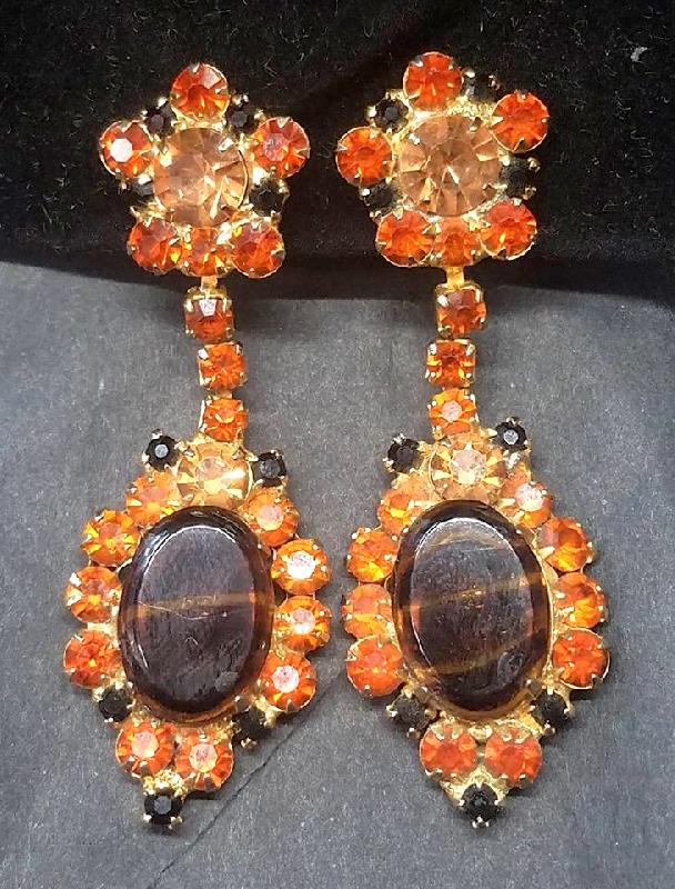 Front view of Fall Oval Striped Earrings Clip