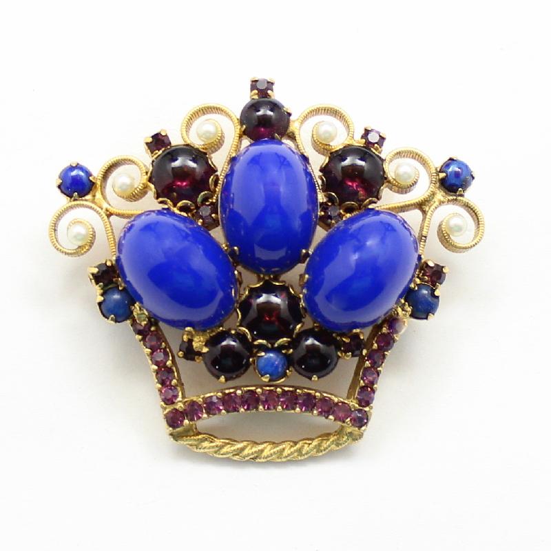 Front view of Blue Cabochons Pearl Brooch