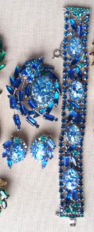 Front view of Blue Baguettes Multi-Color/Shaded Bracelet Flat Push In