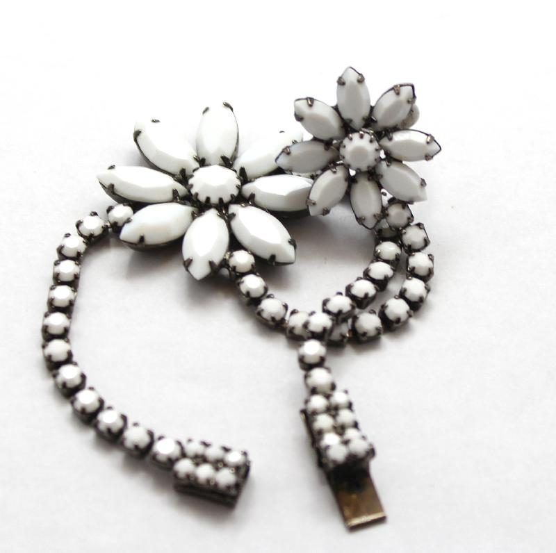 Front view of White (chalk Or Milk) Navettes Bracelet Slave