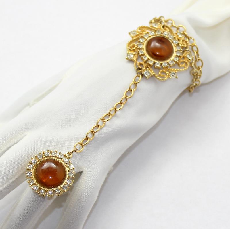Front view of Topaz Cabochons Bracelet Slave