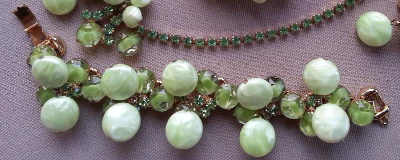 Front view of Green Chatons Only Givre Bracelet 5 Link