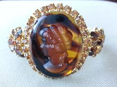 Topaz Oval Striped Bracelet Clamper