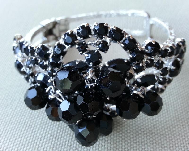 Front view of Black (jet) Navettes Bracelet Clamper