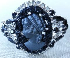 Black (jet) Oval Molded/Cut Bracelet Clamper