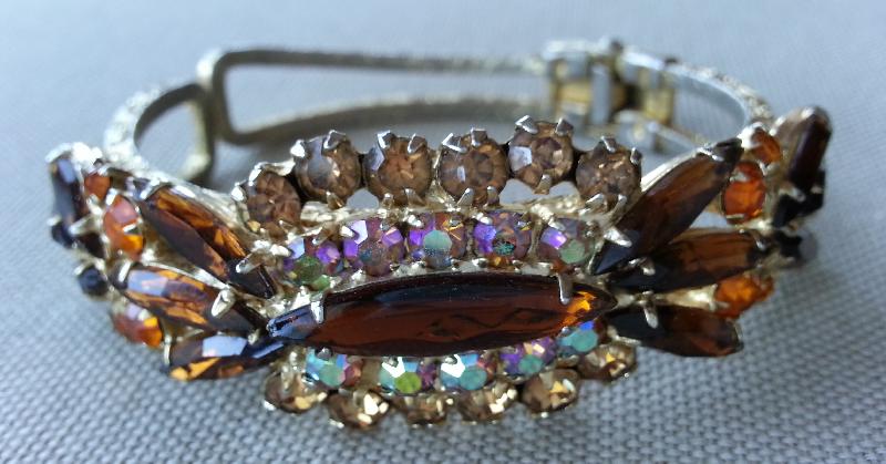 Front view of Topaz Navettes Bracelet Clamper