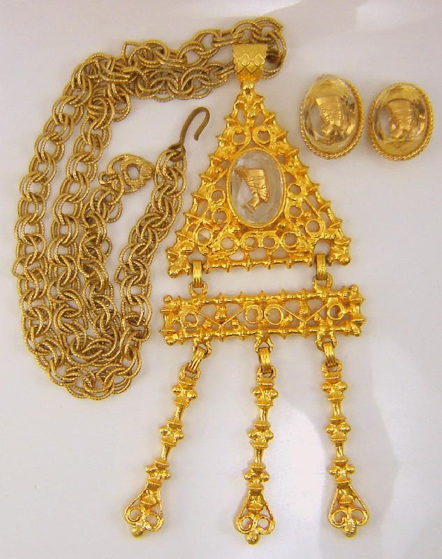 Front view of Clear Oval Molded/Cut Earrings Clip