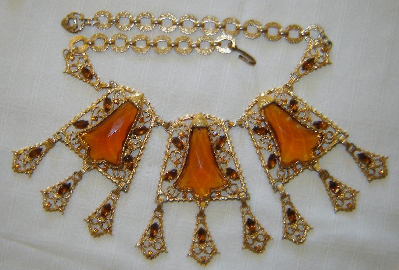 Front view of Topaz Cabochons Plastic Necklace