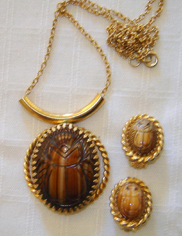 Front view of Topaz Cabochons Molded/Cut Pendant