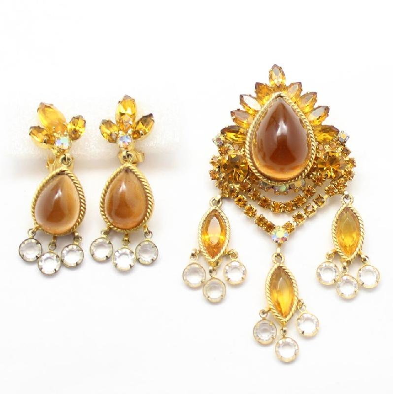 Front view of Topaz Pear Plastic Brooch
