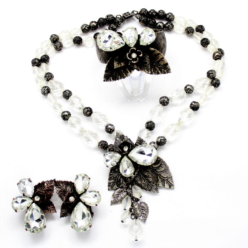 Front view of Clear Pear Bracelet Clamper
