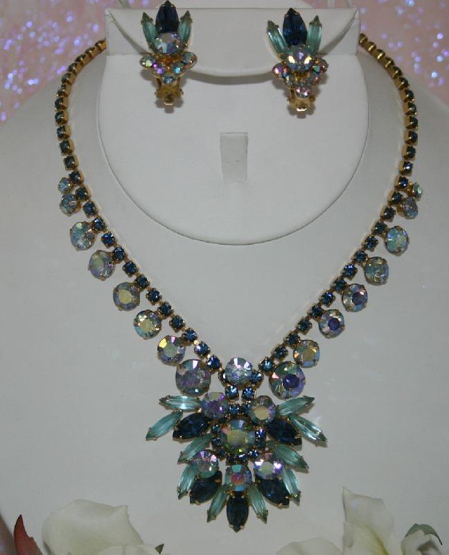 Front view of Blue Navettes Earrings Clip