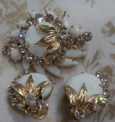 White (chalk Or Milk) Dentelle Brooch