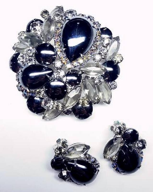 Front view of Hematite Cabochons Brooch