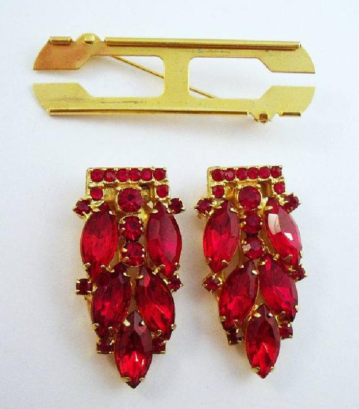 Front view of Red Navettes Dress Clip