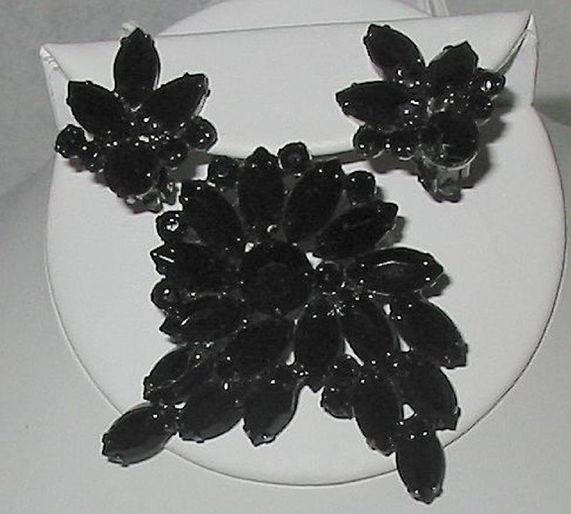 Front view of Black (jet) Navettes Earrings Clip