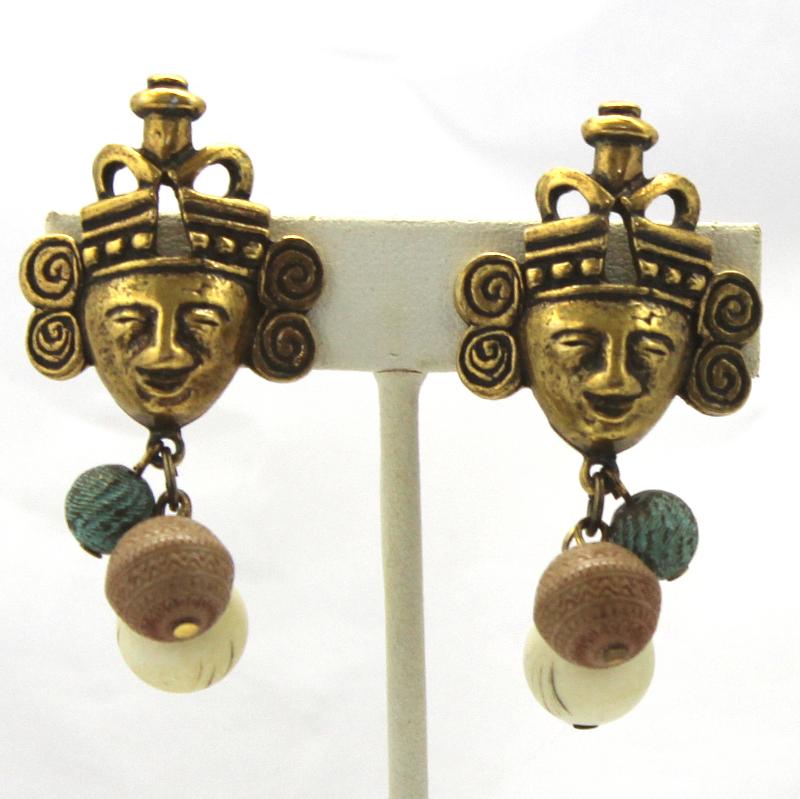 Front view of Chatons Only Earrings Clip