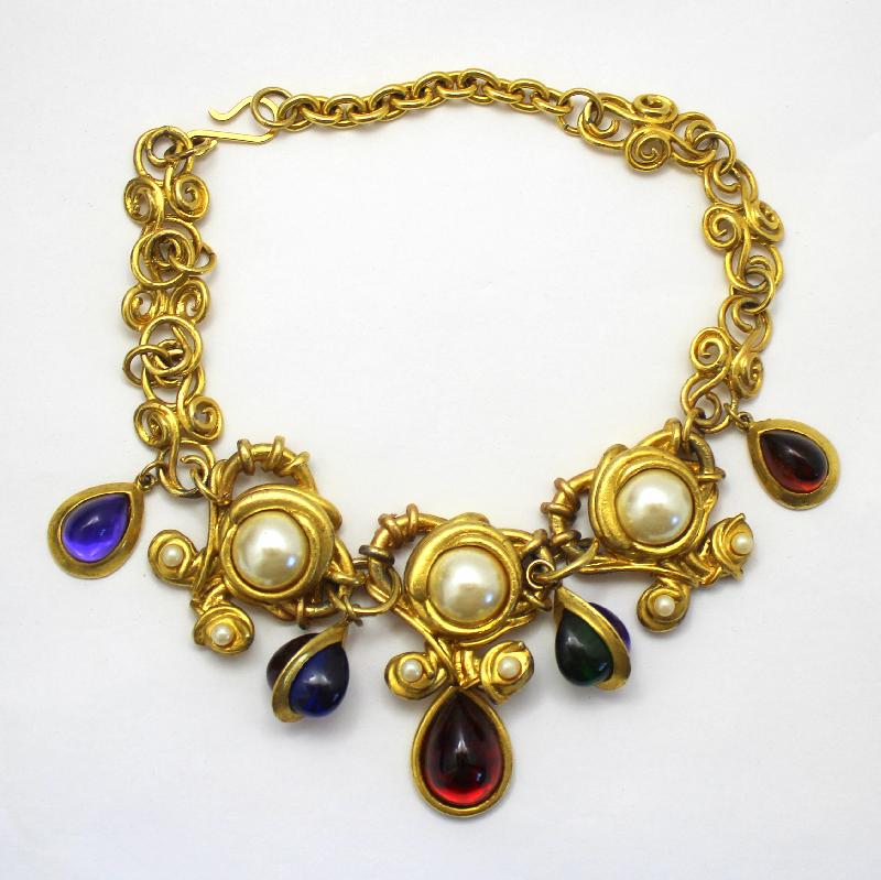 Front view of Multiple Colors Cabochons Pearl Necklace