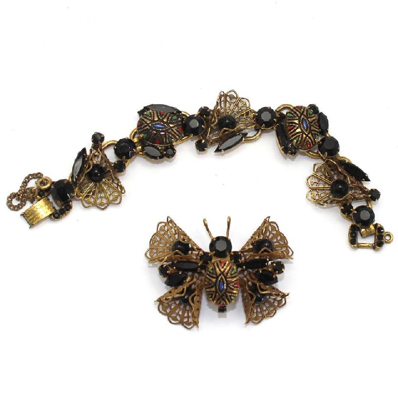 Front view of Black (jet) Cabochons Molded/Cut Bracelet 5 Link