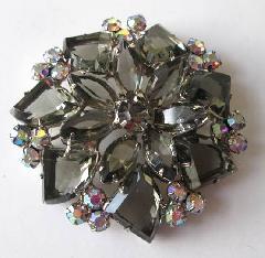 Gray (black Diamond) Pie Brooch