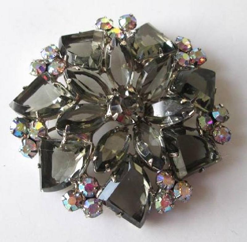 Front view of Gray (black Diamond) Pie Brooch