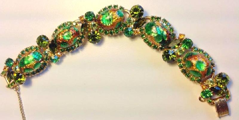Front view of Green Oval Multi-Color/Shaded Bracelet 5 Link