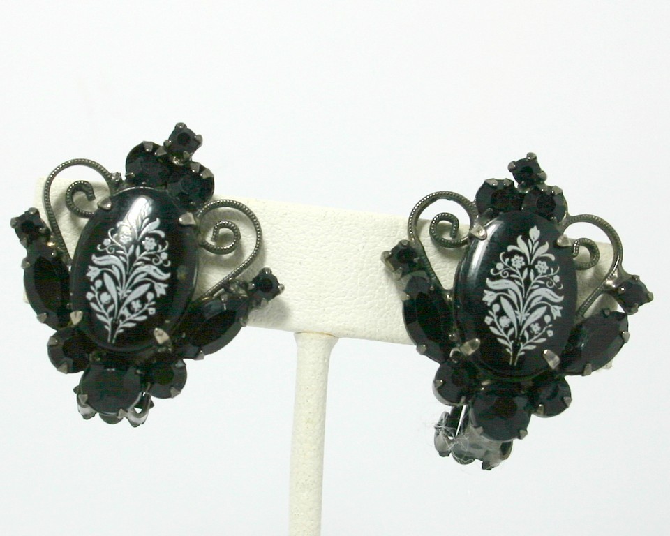Front view of Black (jet) Oval Painted (hand/Transfer) Earrings Clip