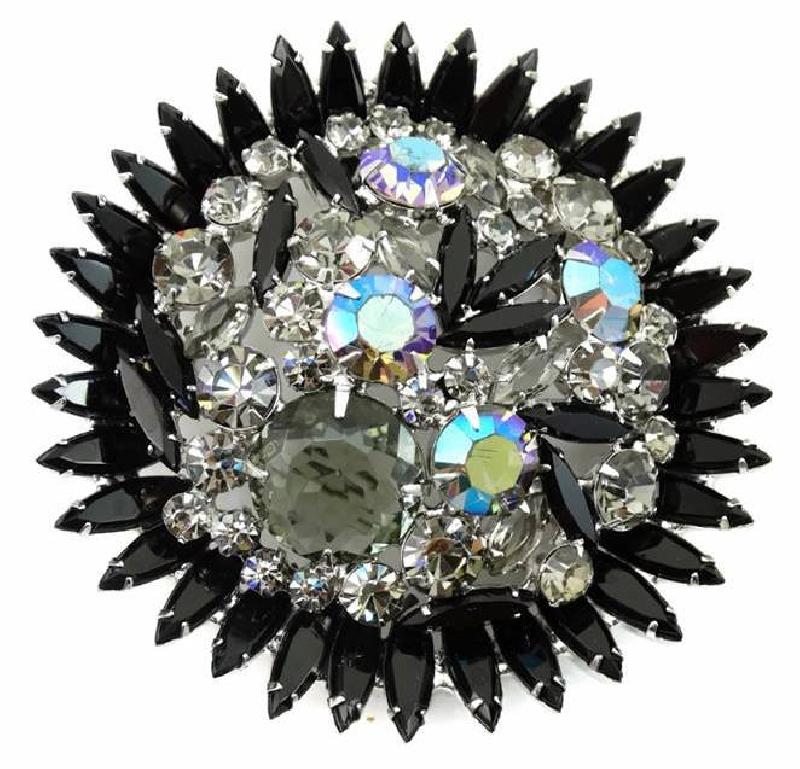 Front view of Black (jet) Dentelle Brooch