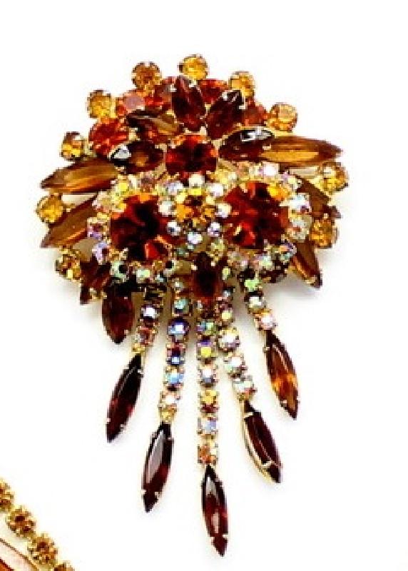 Front view of Topaz Navettes Pin Pendant