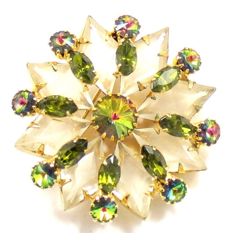 Front view of Green Diamond Rivoli/Margarita Brooch
