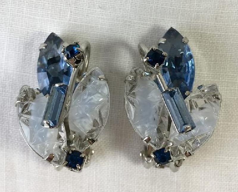 Front view of Blue Baguettes Givre Earrings Clip