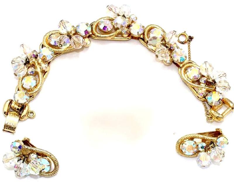 Front view of AB Chatons Only Pearl Earrings Clip