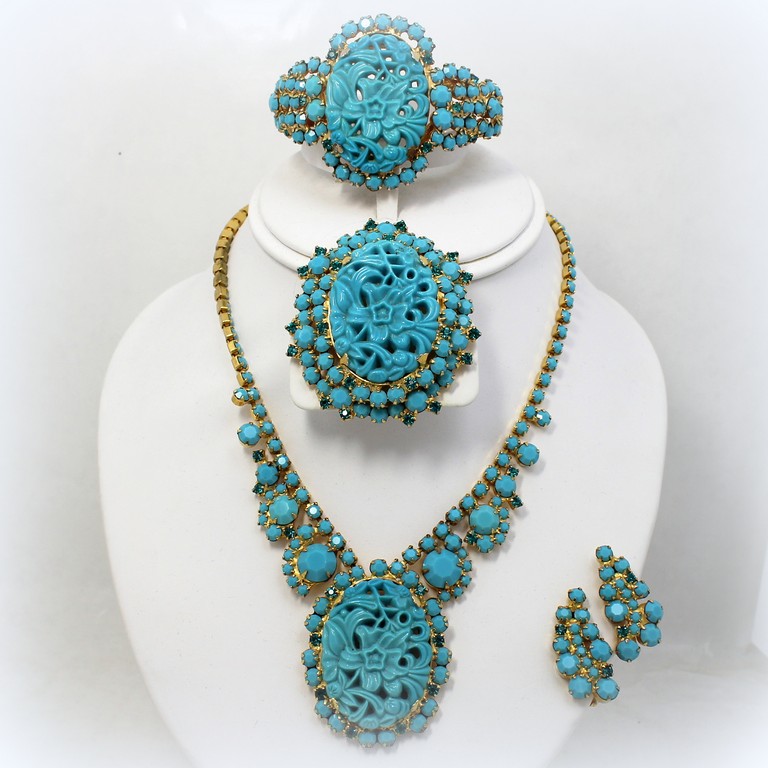 Front view of Turquoise Cabochons Molded/Cut Necklace