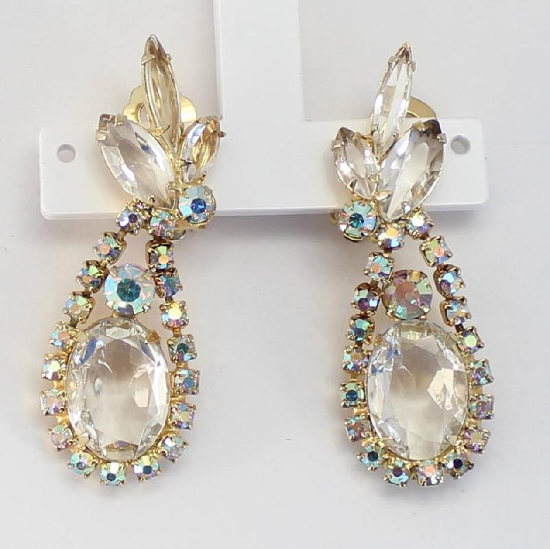 Front view of Clear Oval Earrings Clip