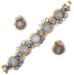 Blue Cabochons Molded/Cut Bracelet 5 Link