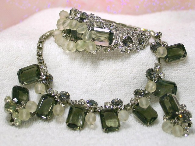 Front view of Gray (black Diamond) Emerald Cut Bracelet Clamper