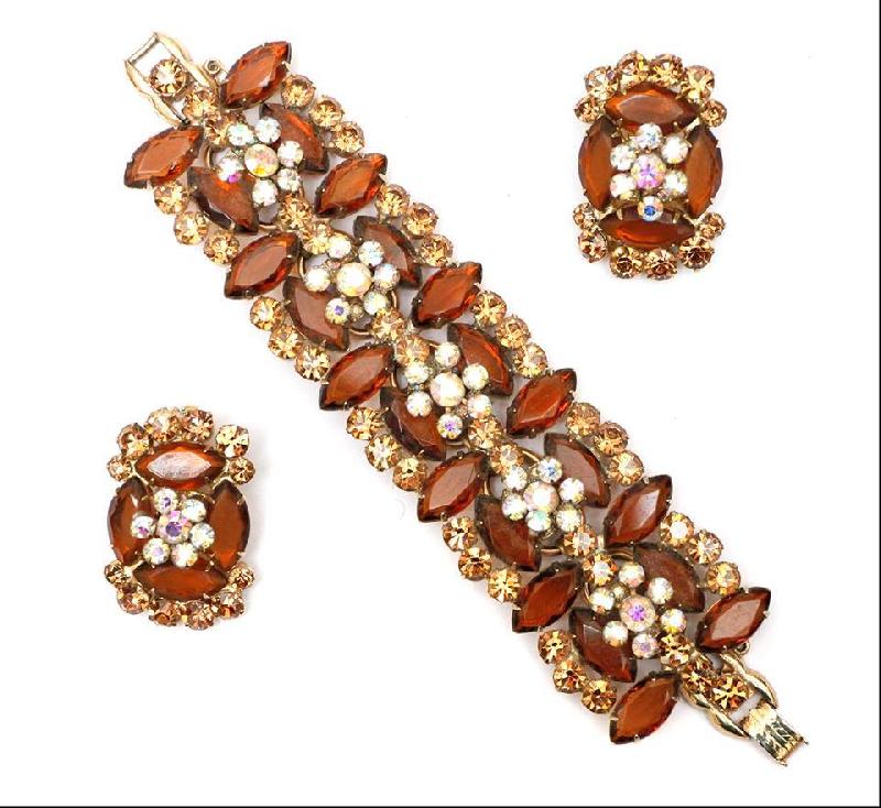 Front view of Topaz Navettes Earrings Clip