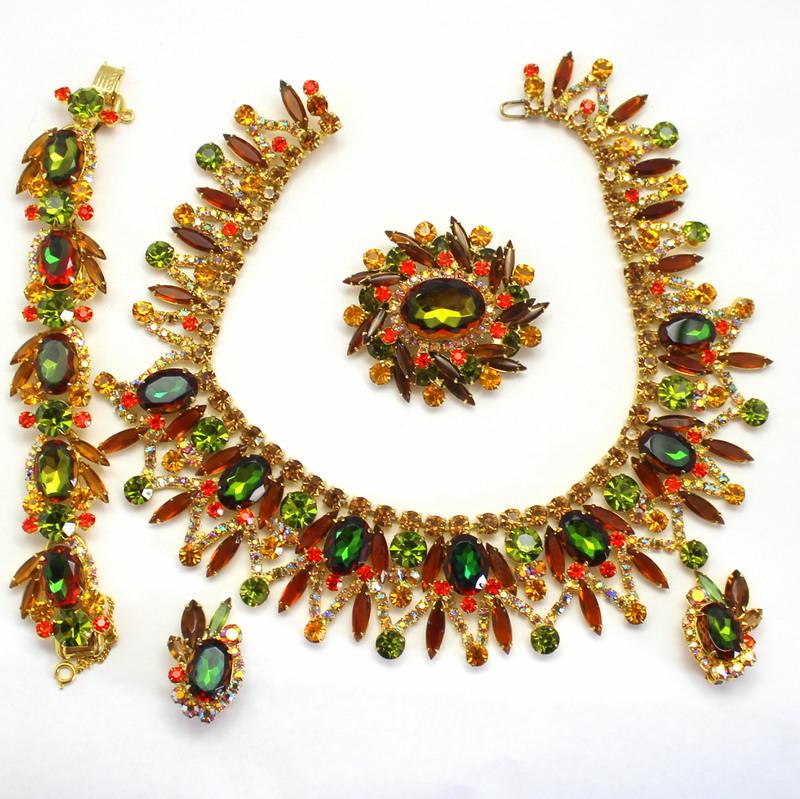 Front view of Fall Oval Multi-Color/Shaded Bracelet 5 Link