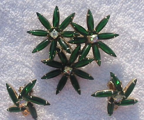 Front view of Green Navettes Earrings Clip