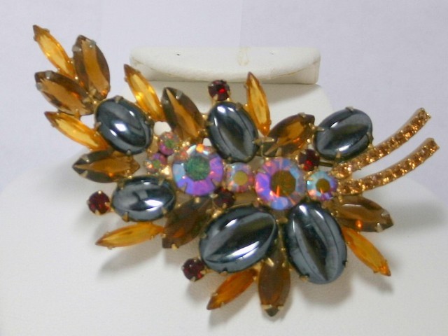 Front view of Hematite Scooped Brooch