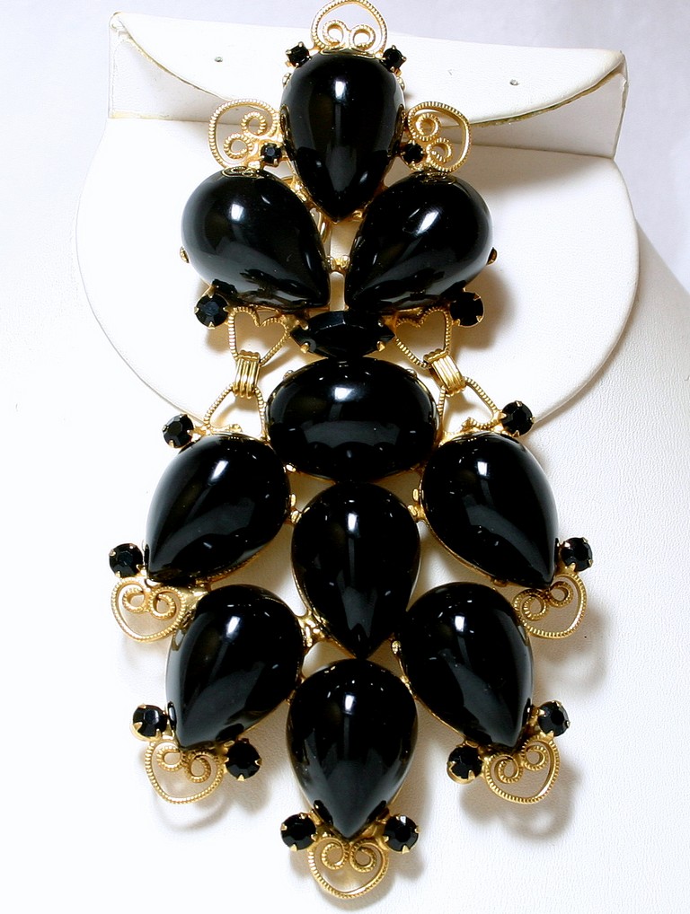 Front view of Black (jet) Cabochons Brooch