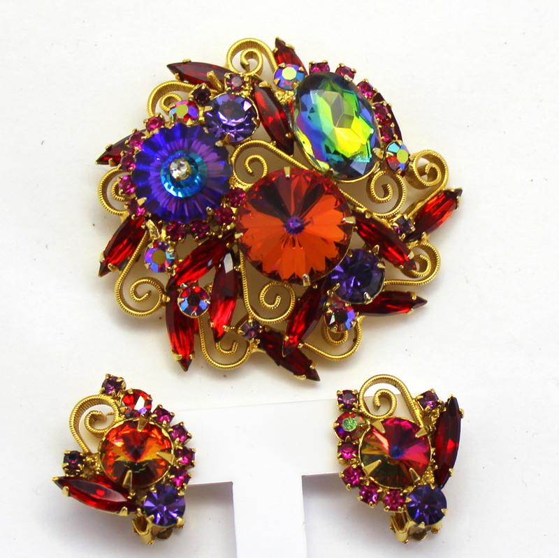 Front view of Red Oval Rivoli/Margarita Earrings Clip