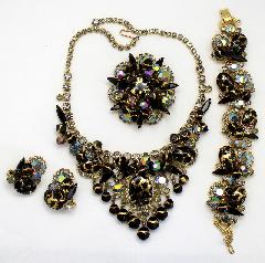 Black (jet) Oval Spotted Earrings Clip