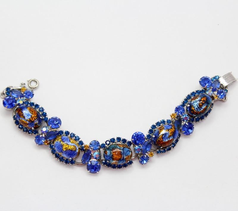Front view of Blue Oval Multi-Color/Shaded Bracelet 5 Link