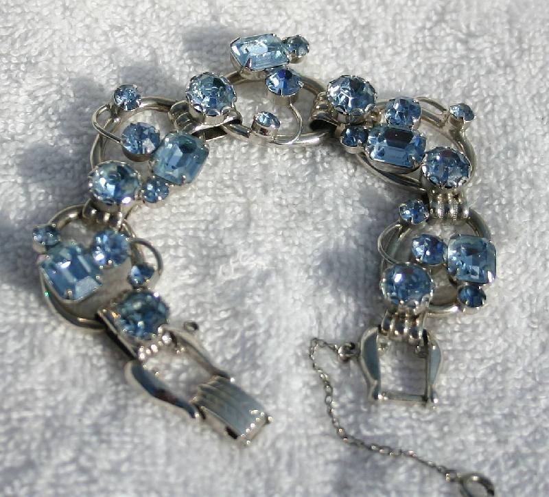 Front view of Blue Emerald Cut Bracelet 5 Link